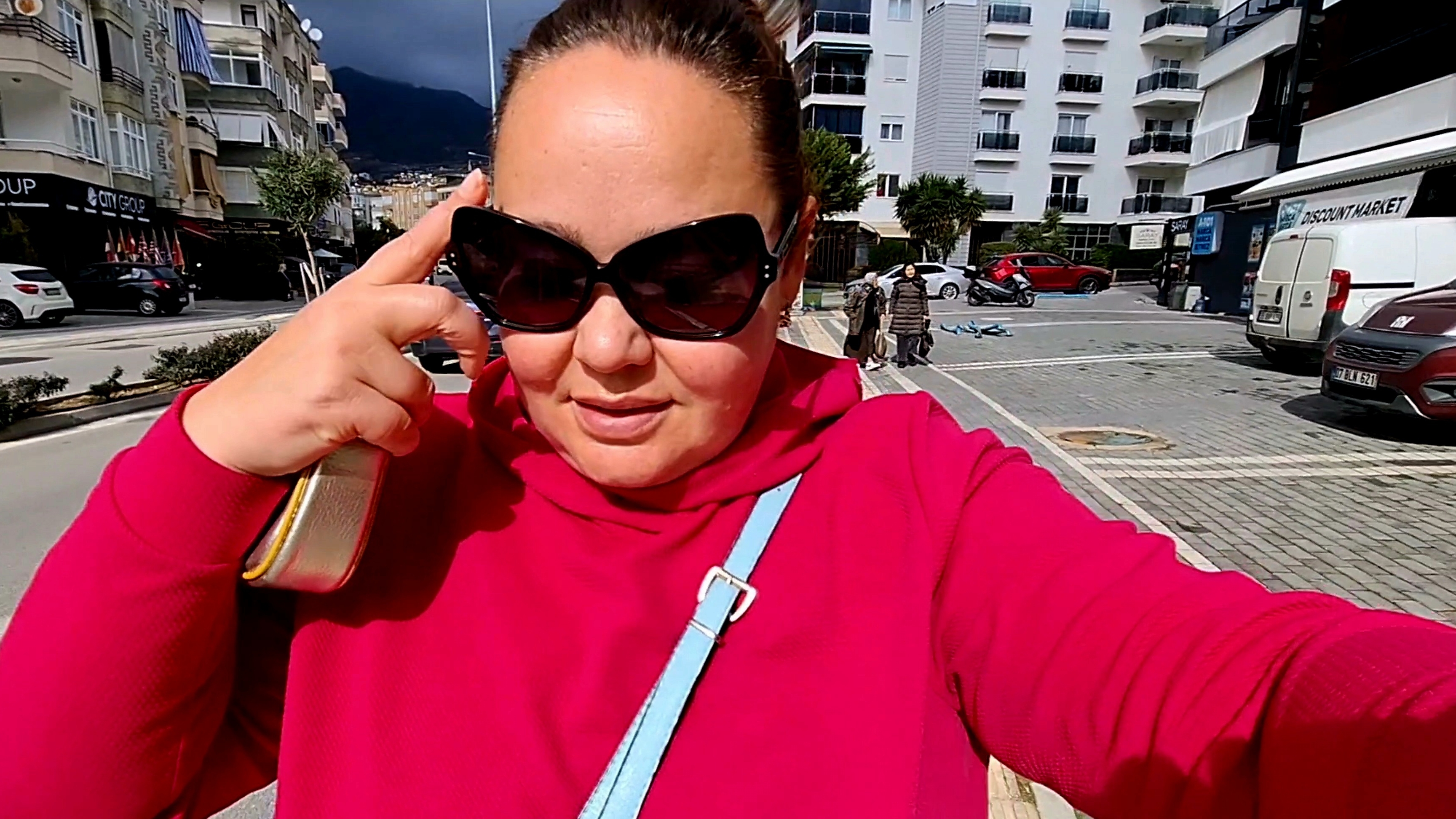 Я ЗНАЮ ЧТО МНЕ НУЖНО ЗАНИМАЮСЬ СВОИМИ ДЕЛАМИ смотреть онлайн