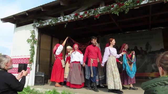 19. У Храма Святого благоверного князя Александра Невского/Представление 3 Хоровод