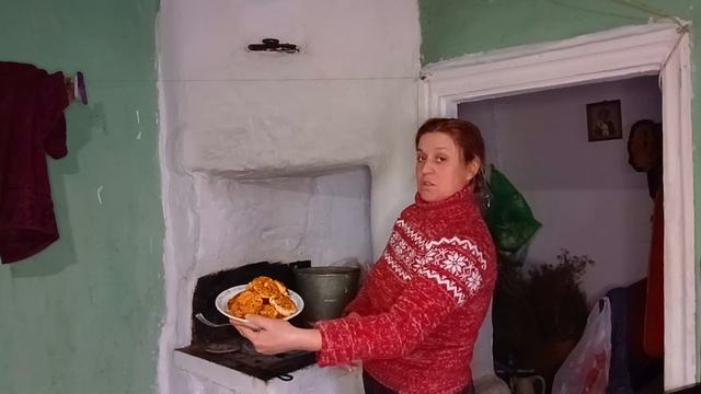Жизнь в деревне. Сырники да на печи смотреть онлайн