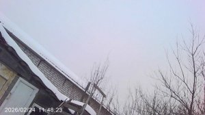 Делаю дренажную яму для тающего снега (вид с лопаты)