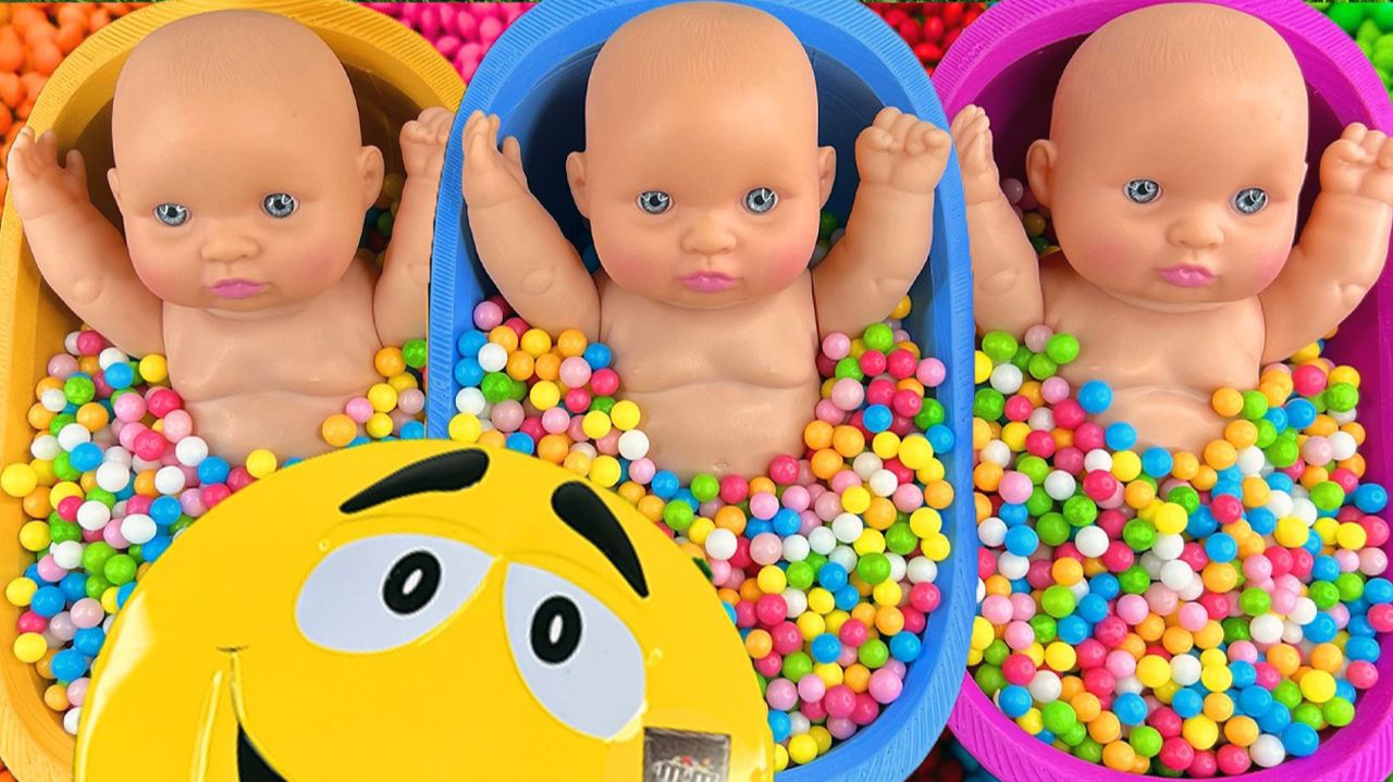 Мультики про куколок для девочек. Куколки в разноцветных ванночках. Мультики для детей и малышей смотреть онлайн