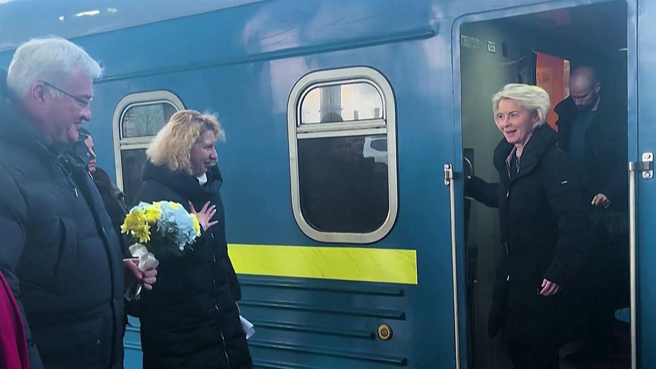 В Киев прибыли лидеры ряда европейских стран с главой Еврокомисии. смотреть онлайн