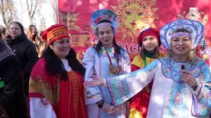 Центральный парк Черкесска на выходных наполнился ароматом блинов, музыкой и весельем