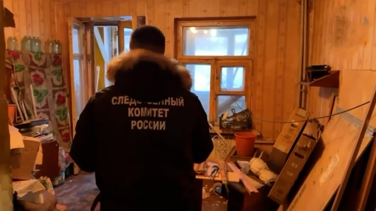 Появились кадры с места гибели четырех человек из-за утечки газа в доме в Курске смотреть онлайн