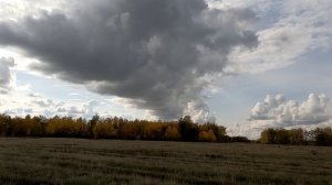 Эпические облака и осенний лес