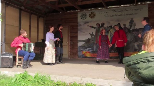 22.У храма св.благоверного князя А.Невского/Предст.6 Пляска Фигура 3 По улице мостовой