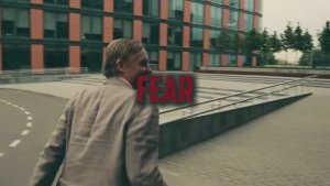 Олег Тиньк в т-банке эдит ходит по офису здоровается за руку показывает журнал forbes сидит