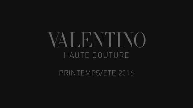 Показ женской коллекции Valentino весна-лето 2016