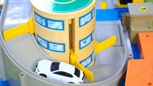 Поезда! Детская огромная железная дорога! Давай играть вместе!