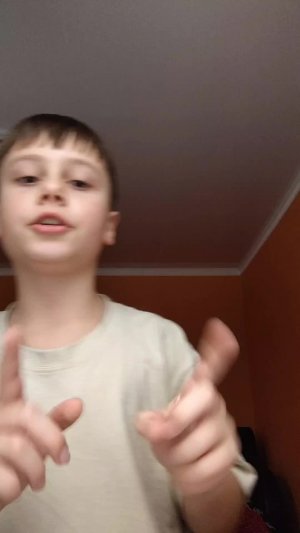 развиваю скорость света и рассказываю анекдоты.