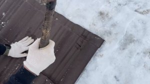 Кидаю молоток в кровлю — и что? Реальный тест прочности резиновой кровли Гумибо