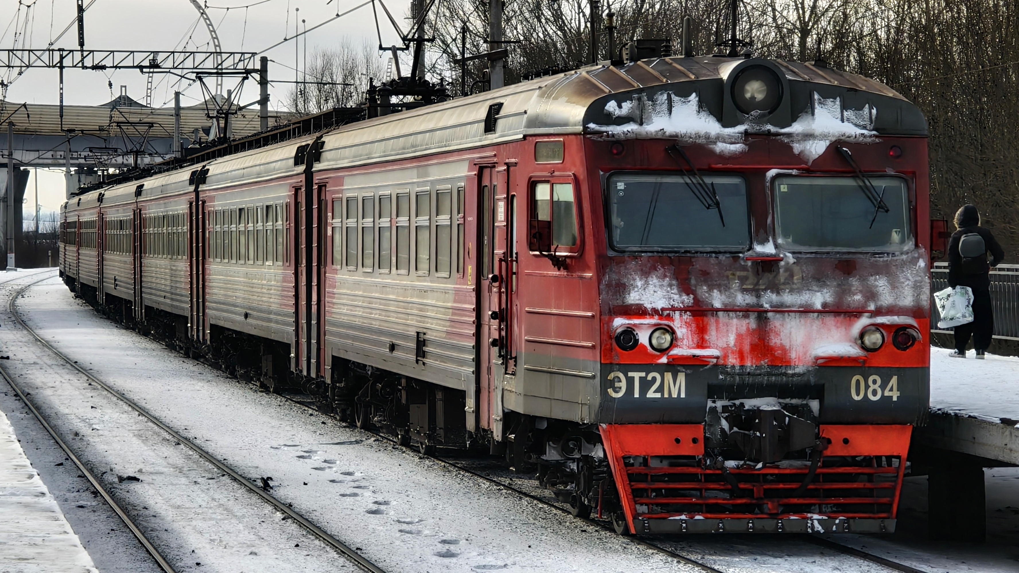 ЭТ2М 084 сообщением Санкт-Петербург - Красное село, прибывает на пл. Дачное смотреть онлайн