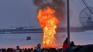 Сожгли Масленицу на Амуре в Благовещенске Зима уходить на хотела и всех заморозила