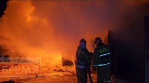 Пожарные с риском для жизни потушили гаражи в посёлке Ключи на Камчатке