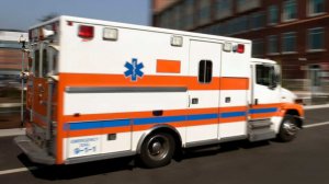 Голый мужчина угнал скорую с тяжело больной пациенткой