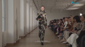 Расплывчатые рисунки в одежде: тренд сезона