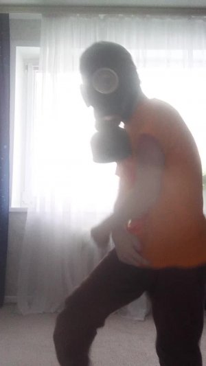 танцуй про танцую в противогазе