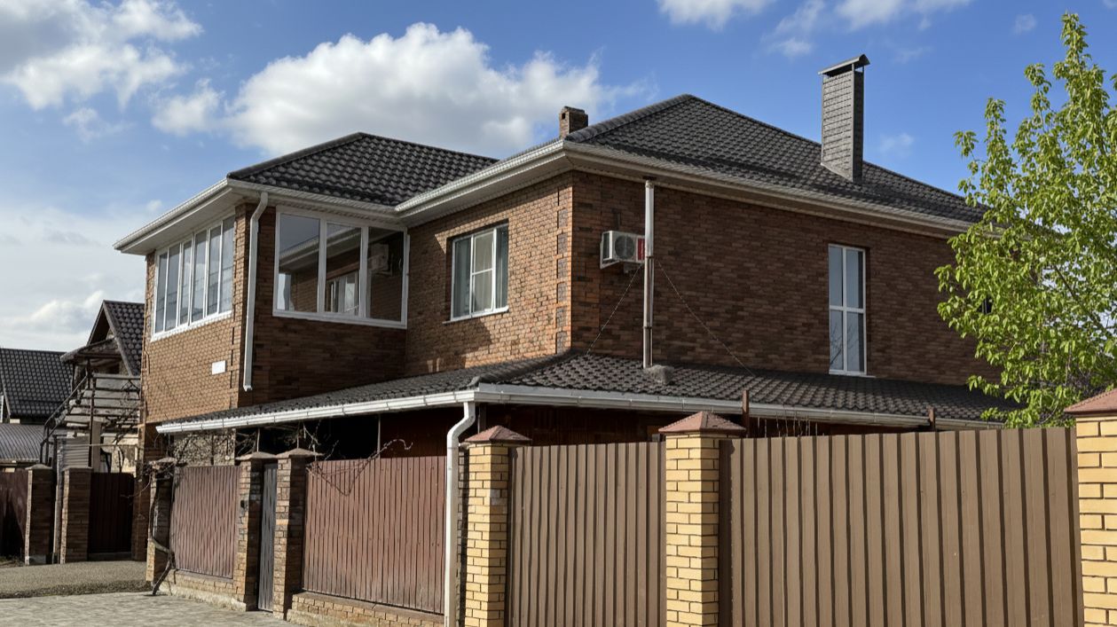 Большой дом с баней, бассейном и «умным домом» смотреть онлайн