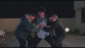 Драконы навсегда: Драка между Саммо Хунгом, Джеки Чаном и Юэнь Бяо