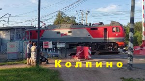 Обыкновенное железнодорожное видео в Колпино: пассажирский поезд с локомотивом ЭП20