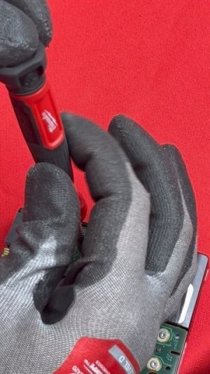 Отвертка прецизионная Milwaukee 39 в 1, в кейсе 4932498177