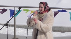 Девушка поёт песню, песня: Ой, как ты мне нравишься