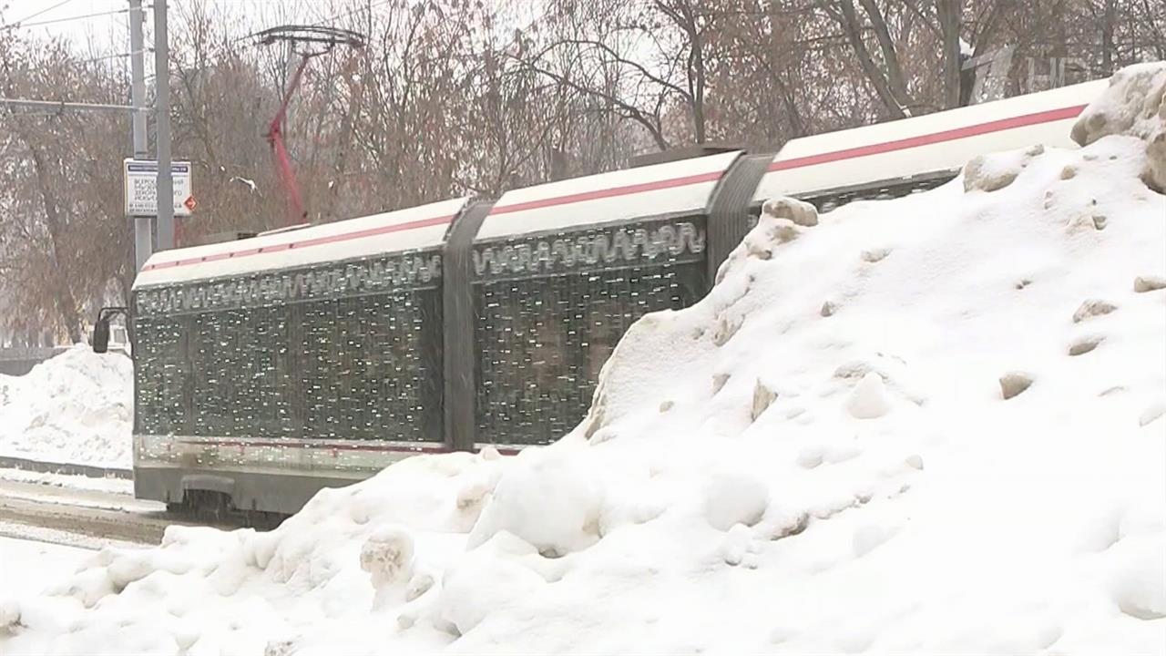 Новый снегопад обрушился на Москву. смотреть онлайн