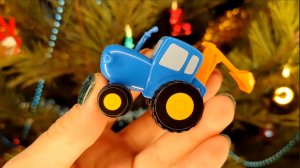 СИНИЙ ТРАКТОР. 🚜 ОБЗОР ИГРУШЕК ИЗ СВИТБОКСОВ.🎁 ИСТОРИЯ С ПОЛИВАЛКОЙ 💬