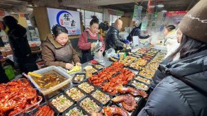 огромные блинчики с морепродуктами, колбаски из свиной крови и деликатесы для завтрака.