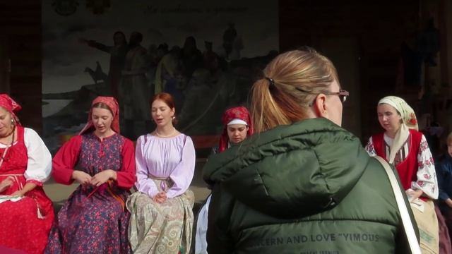 18. У храма Святого благоверного князя Александра Невского/Представление 2. Я кроила рукавец ...