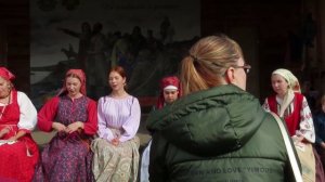 18. У храма Святого благоверного князя Александра Невского/Представление 2. Я кроила рукавец ...