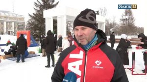 Залп единства: десятки курганцев облились ледяной водой в прямом эфире на Троицкой площади