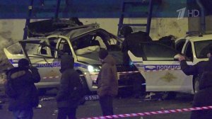 У Савеловского вокзала неизвестный подорвал машину ДПС - один полицейский погиб, двое ранены.