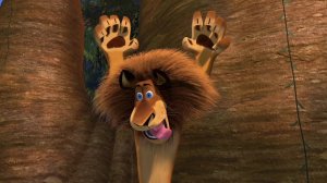 Алекс превращается в хищника и пытается съесть Мартина