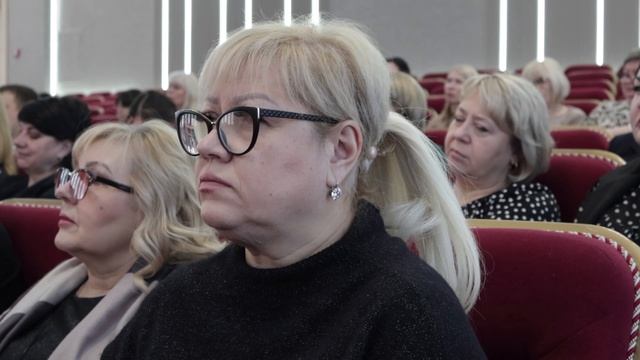 Паводковую ситуацию и трудоустройство подростков в летнее время обсудили в мэрии Армавира смотреть онлайн