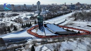 La Jeune Garde déploie un ruban de St Georges de 200 m pour le jour du Défenseur de la patrie