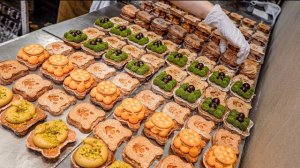 дакуаз, приготовленный из 100% миндальной муки, и мороженое джелато из сезонных фруктов