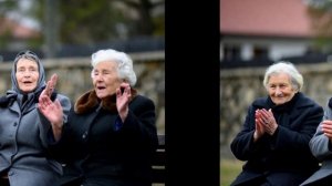 Бабушки на лавочке дурачатся. ИИ