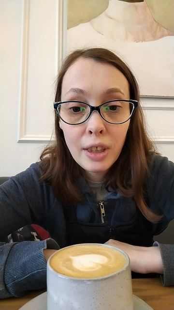 Традиционный привет с чашечкой капучино