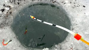 ЗАКИНУЛ В ЧУЖУЮ ЛУНКУ...КРУПНЯК КЛЮЁТ ПОХАБНО! Рыбалка что надо. Зимняя рыбалка 2026