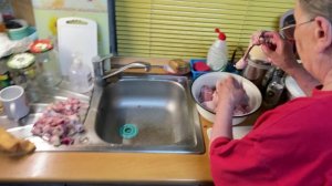 Сделали кухню и декор. Расхламление дачи продолжается.