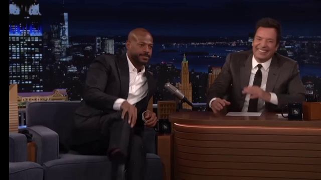 Марлон Уайанс считает себя «Черным лебедем» в футболе; фанатки Сильвестра Сталлоне