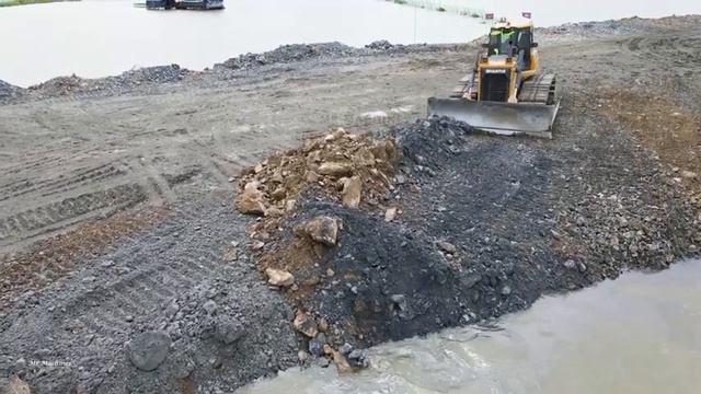 OMG! Masterclass Heavy Equipment Road Build- Bulldozer Spreading Pile Of Stone Vs Dump Truck Unload смотреть онлайн