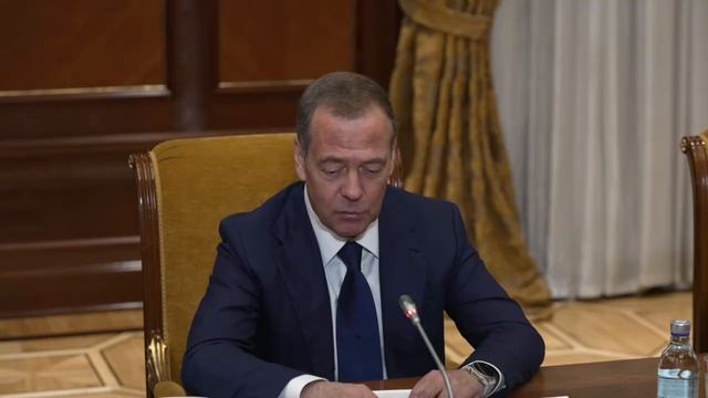 Дмитрий Медведев провёл встречу с представителем Генерального секретаря ЦК КПВ