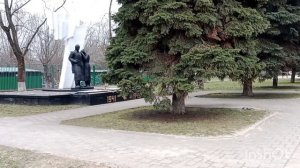 23 февраля -  с хорошим настроением. Бутылочки к празднику. Она подумала, что мы хотим напиться.