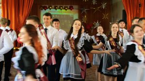 И, станцевав последний школьный вальс, Уйдете вы со школьного порога.