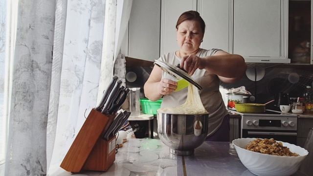 опять и снова в бой,пирожки с капустой/ посолила скумбрию/ смотреть онлайн