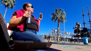 ПОШЛА ГУЛЯТЬ И ОБЪЕЛАСЬ ПИЦЕЙ НА ЛАВОЧКЕ