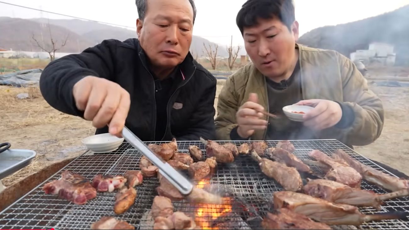 🔥🍲 Мукбанг и Mukbang : ТАЕТ ВО РТУ! 🍖 Нежные шашлычки из ягнёнка и каре ягнёнка на углях смотреть онлайн