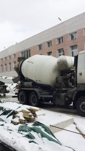 На объекте наш автобетононасос